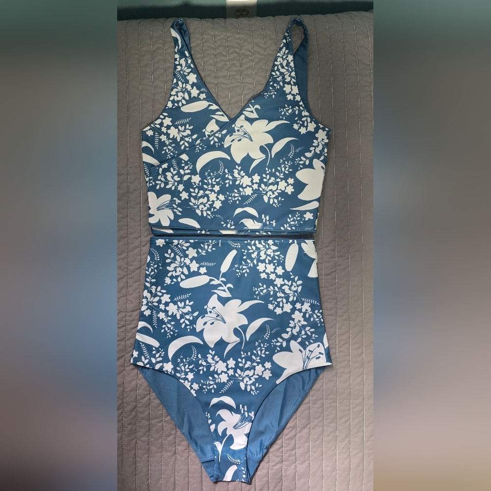 Baiia Tahiti reversible swim bottoms US 6 and tops US 4